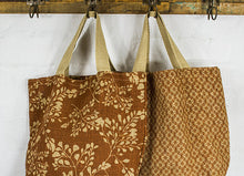 Load image into Gallery viewer, APPLE GREEN DUCK Jute Bag