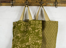 Load image into Gallery viewer, APPLE GREEN DUCK Jute Bag